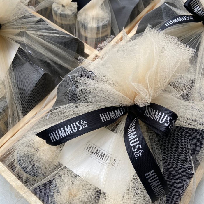 

HUMMUS & CO HAMPER - (2 JARS & 2 CHIPS)