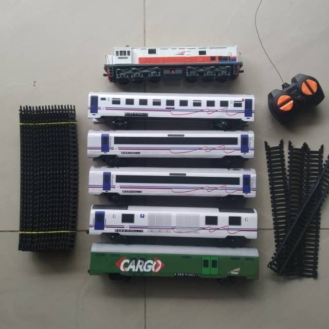PAKET MINIATUR KERETA API INDONESIA CC201