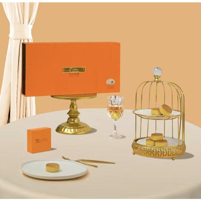 

Hampers Mooncake - Paket Kue Bulan Dengan Kandungan Walet Caviar Mewah Cassyon