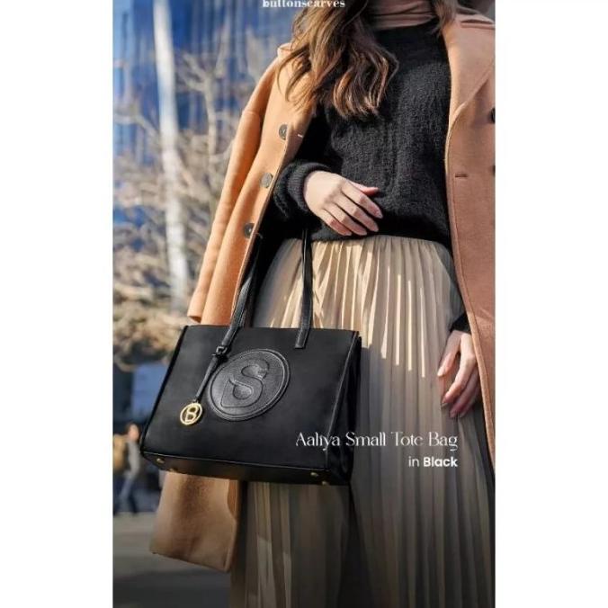 BUTTONSCARVES AALIYA SMALL TOTE BAG BLACK ENGLAWINATA5