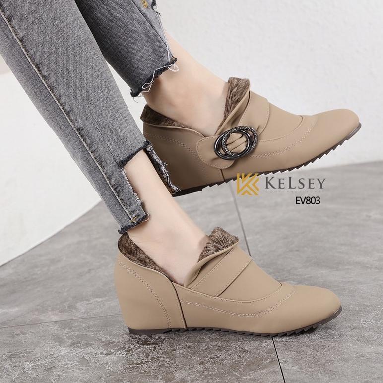 (GRATIS ALAS KAKI) Kelsey Sepatu Boots Wanita /  Sepatu Boots 5cm Heels Wanita EV803