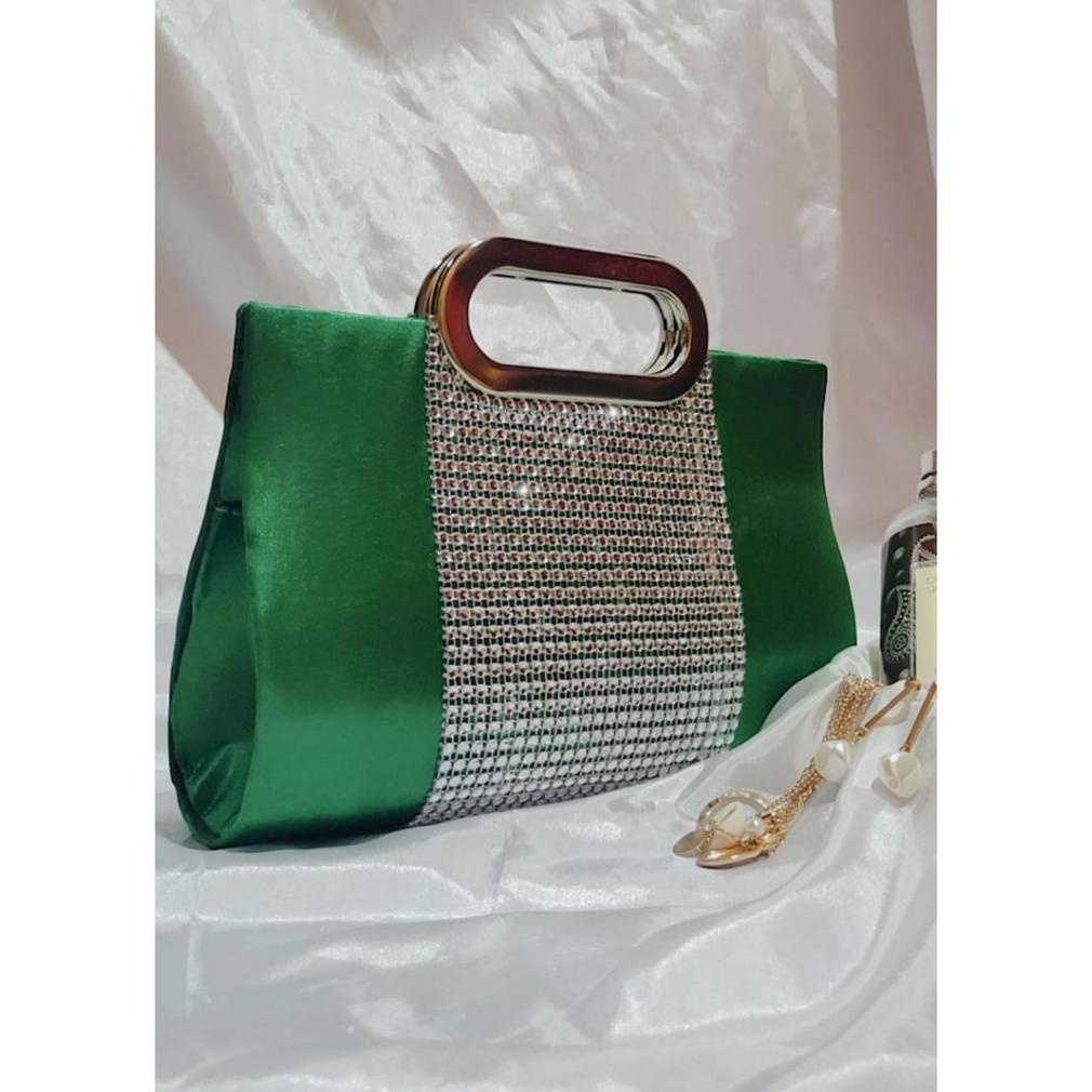 Terlaris TAS SATIN AZKIA MODEL CLUCTH DAN SELEMPANG BAHAN SATIN HALUS cOCOK NUAT KE PESTA ATAU WISUD