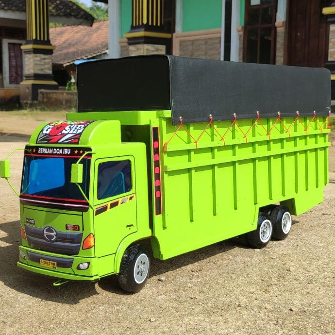 Best Sales Miniatur Mobilan Truk Oleng Kayu Truck Hino Tronton Maianan P70Cm Terbaik