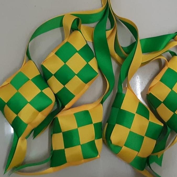 

Ready Ketupat Kain Jumbo Isi Dakron Lusinan Pengiriman Cepat