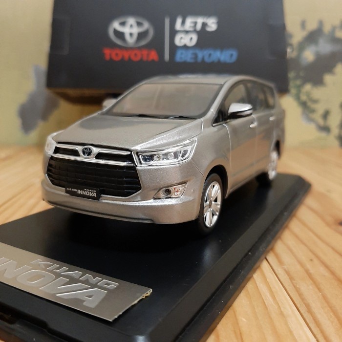 DIECAST MINIATUR MOBIL TOYOTA ALL NEW KIJANG INNOVA REBORN SILVER 1:32