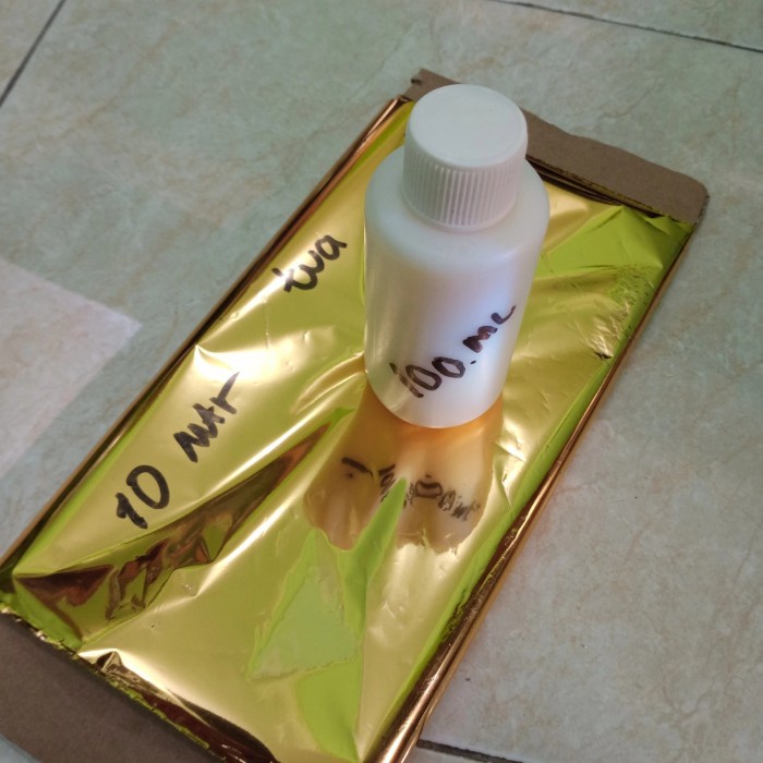

Gaya Prada Emas + Adhesive Gilder