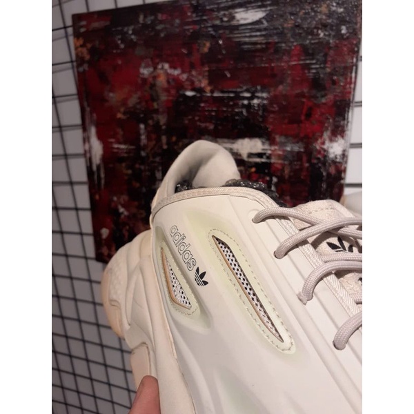 ADIDAS ORIGINAL BROWN OZWEEGO