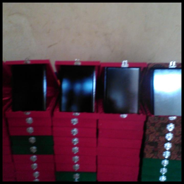 

HOT DEAL BOX PLAKAT KAYU BLUDRU !!!!!
