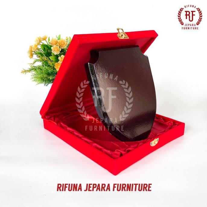 PLAKAT KAYU PERISAI PREMIUM POLOS (KAYU + BOX) SIZE 15x18 - MERAH