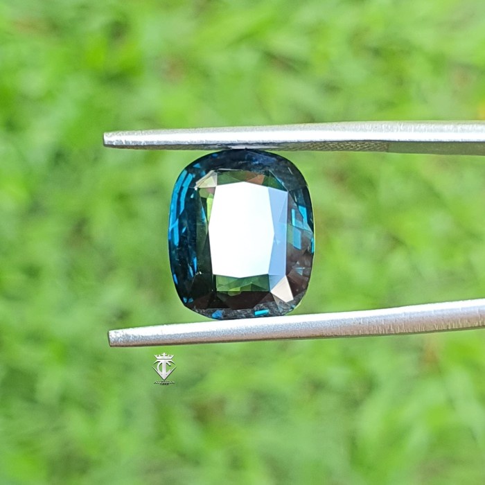 Batu Natural Bluish Green Sapphire Tanzania 7.20 Ct Heated Sertifikat
