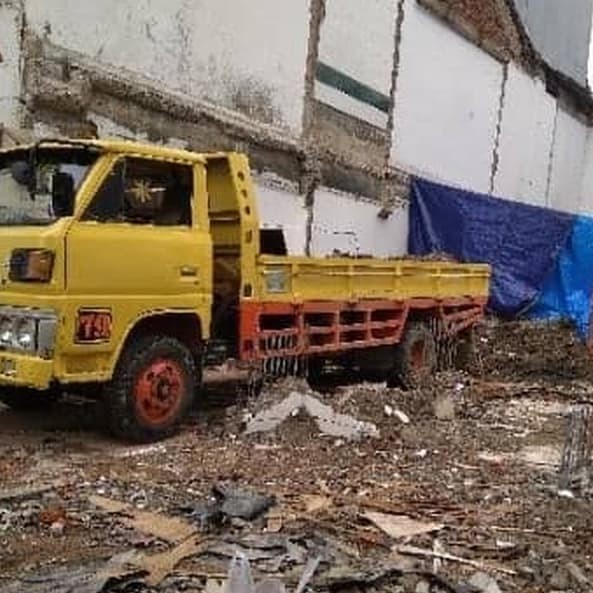 Urugan puing proyek / beli puing / Truk engkel 3m3 / Jabodetabek