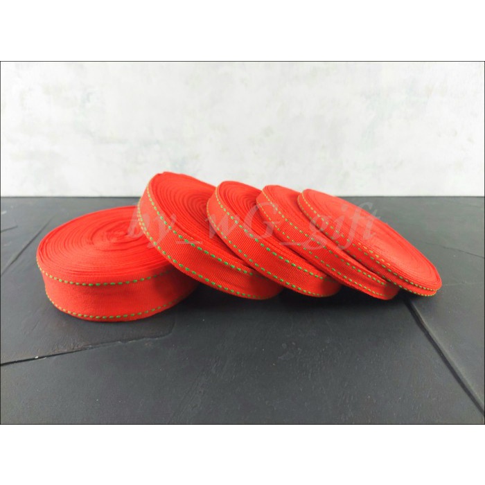 

Pita Grossgrain Merah Jahit Pinggir Hijau; Panjang 28.5yard;Mix Size