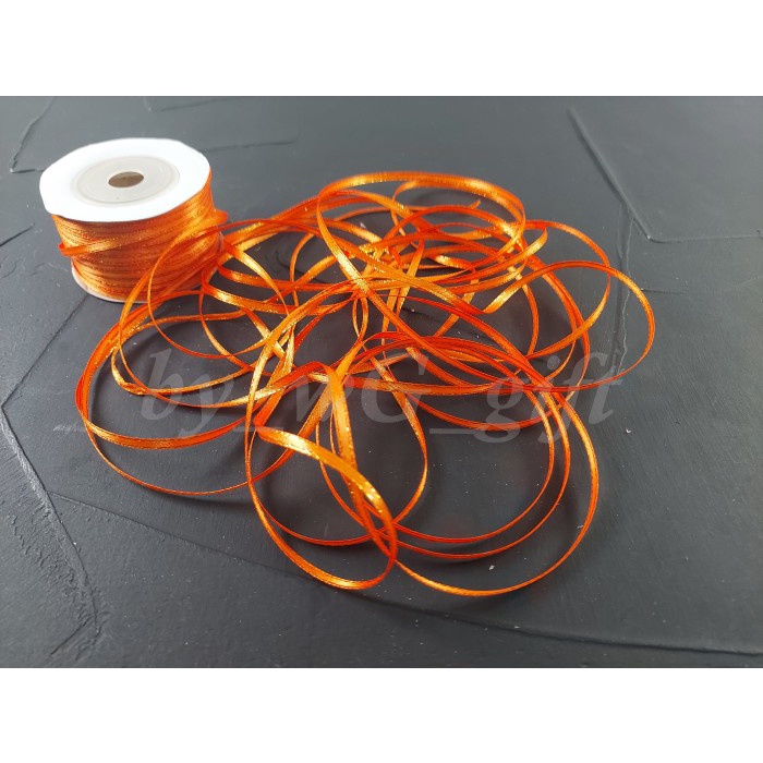 

Pita Satin List Emas; Lebar 1/8 Inch ( 3 mm); Panjang 80 yard - HL 22