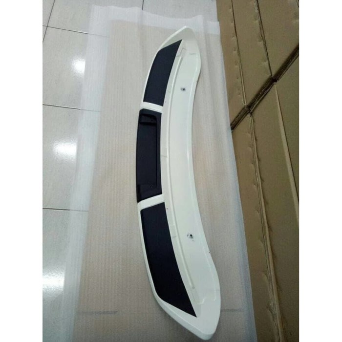 Spoiler Belakang - Rear Spoiler Mobil Toyota Calya With Lamp star
