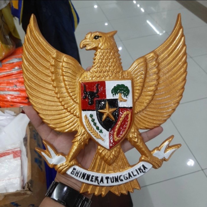 lambang garuda patung garuda pancasila