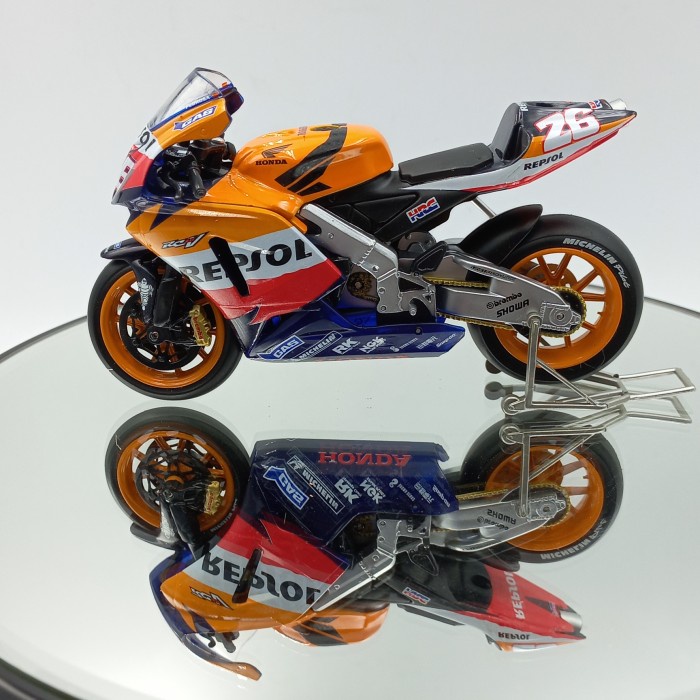 MUST HAVE DIECAST HONDA RC 211V-DANI PEDROSA 2006 GUILOY 1:18 TERMURAH