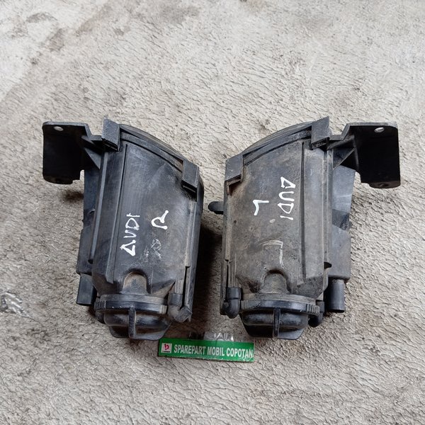 Lampu Kabut Foglamp Fog Lamp Bemper Audi A6 4B C5 Original Valeo 89303061 #Bergaransi