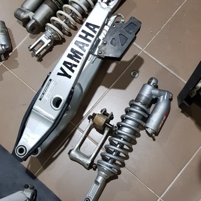 {BEKAS} swingarm arm unitrak monoshock shock se trail Yamaha yz 125 250 Berkualitas