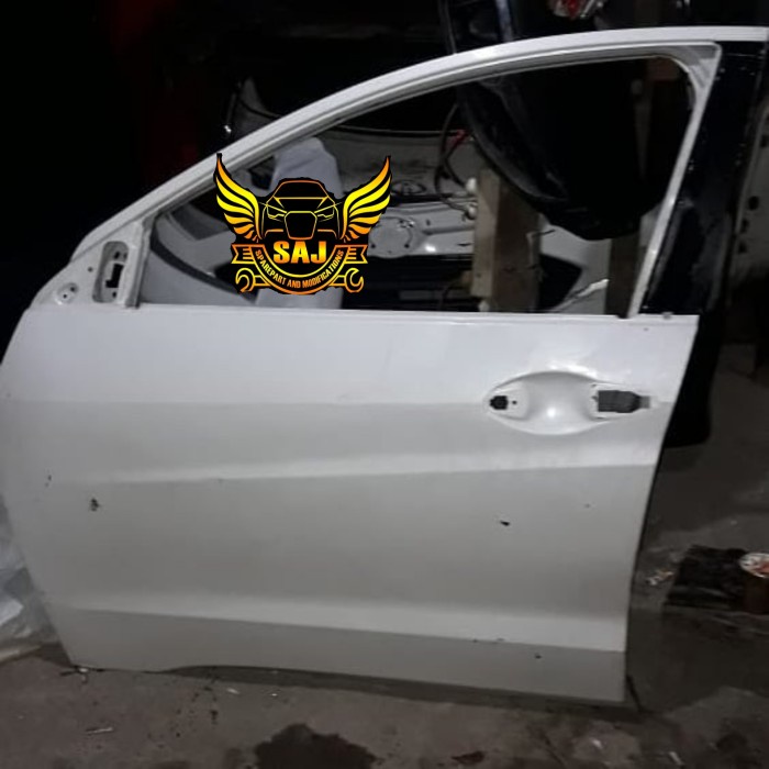 {BEKAS} Pintu depan Honda HRV original Limited