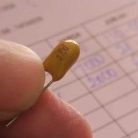 Kapasitor Capasitor Tantalum 10uf mikro 35 v volt dre3 Kualitas Baik