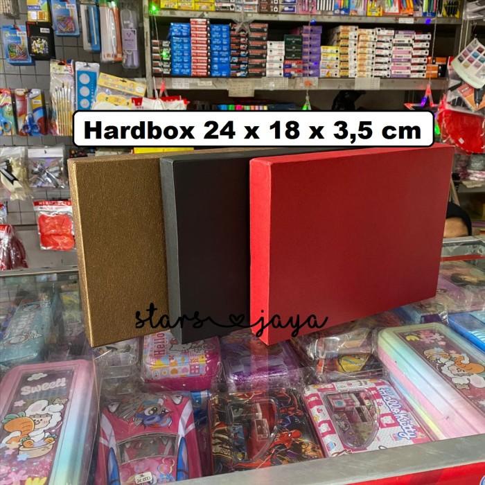 

Kotak Kado / Box Kado / Box Hampers / Hardbox 24 X 18 X 3,5 Cm 025