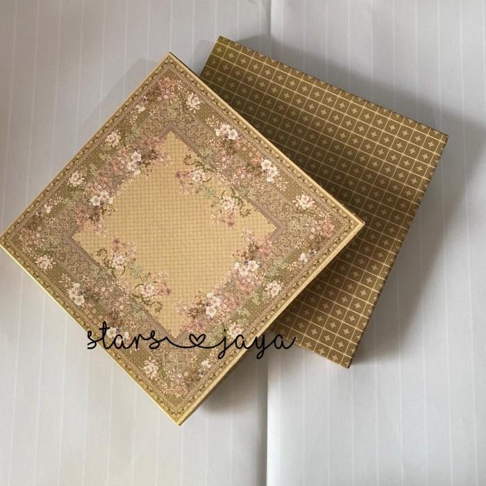 

Hard Box Motif Bunga / Kotak Kado / Box Souvenir Kado 006