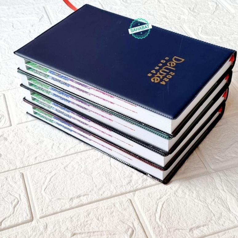 

Hot Sale AGENDA DELUXE TAHUN 2024 TERSEDIA 2 WARNA KERTAS CREAM DAN PUTIH ,,