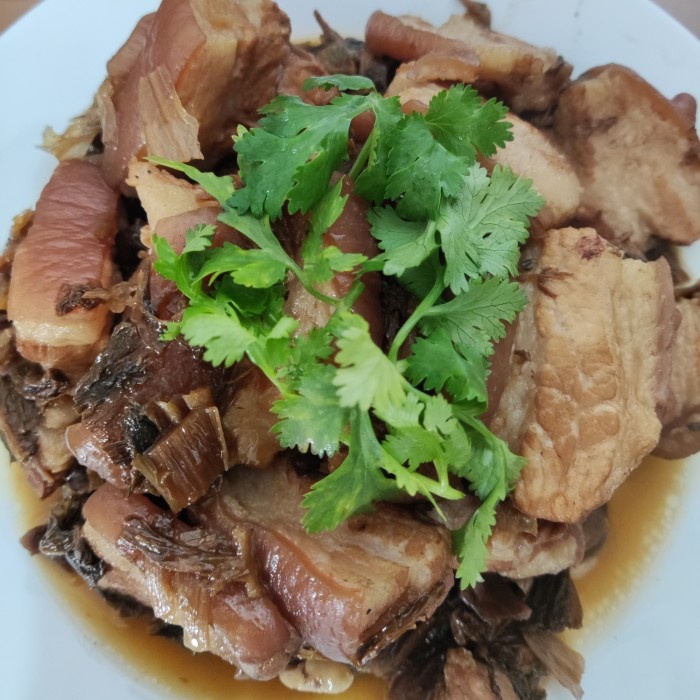 

Babi Hong Sayur Asin Kering