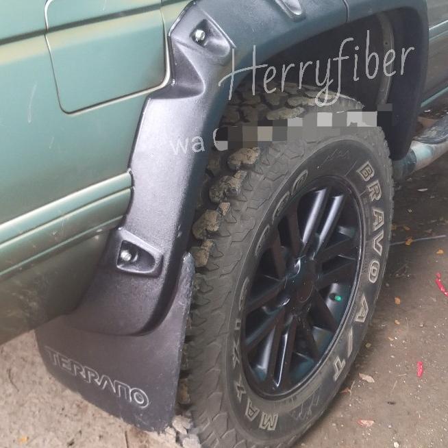 Over Fender Nissan Terrano