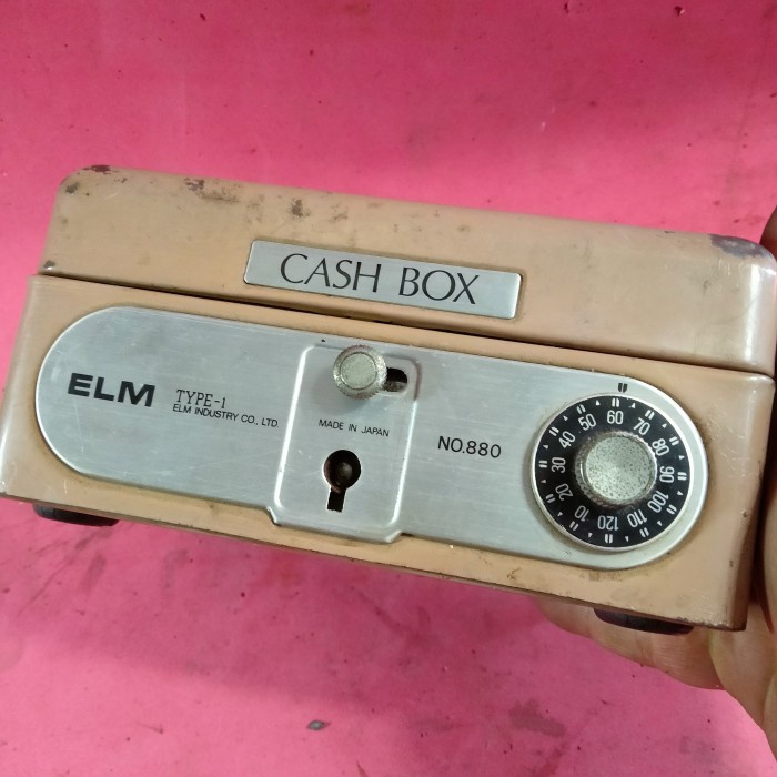 

Promo Cash Box Kotak Besi Uang Made In Japan Ada Anak Kunci Jadul Vintage An