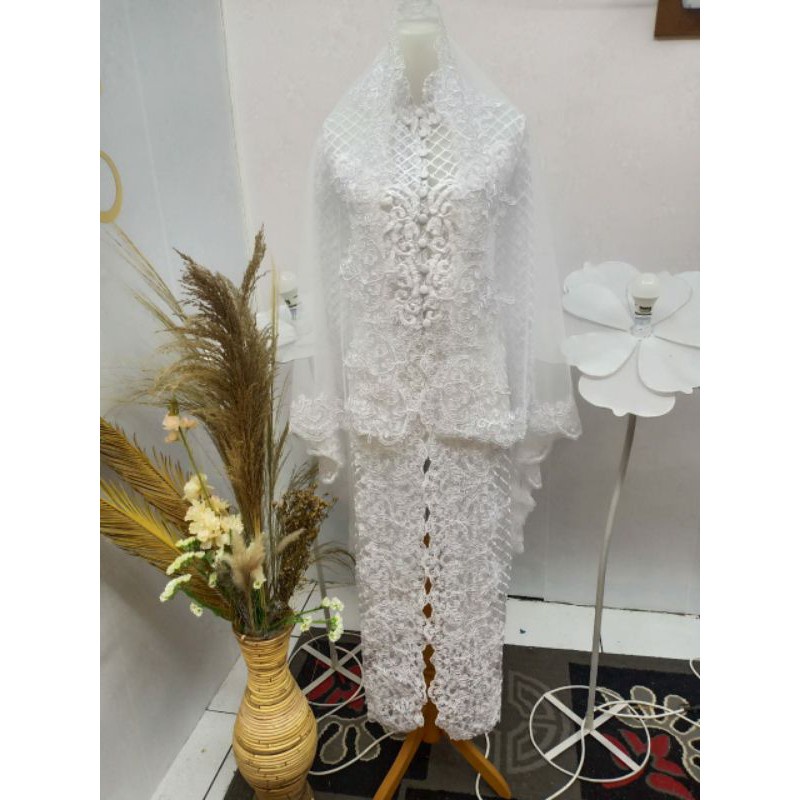 Kebaya Akad Putih Semata Kaki Free Slayer Hijab