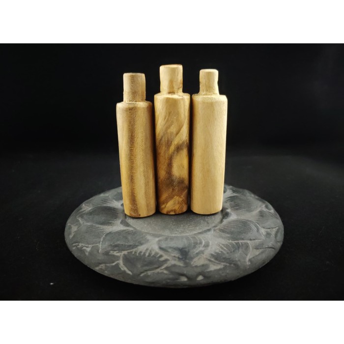 [Baru] Liontin Kayu Galih Kantil Merah Benteng Nganjuk Prabu Jayabaya Tua Berkualitas