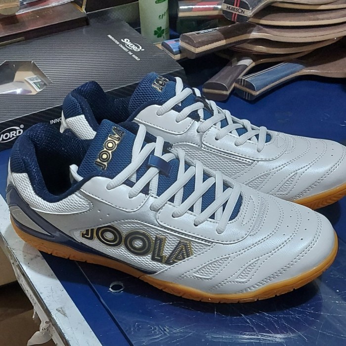 sepatu khusus pingpong joola hitam putih