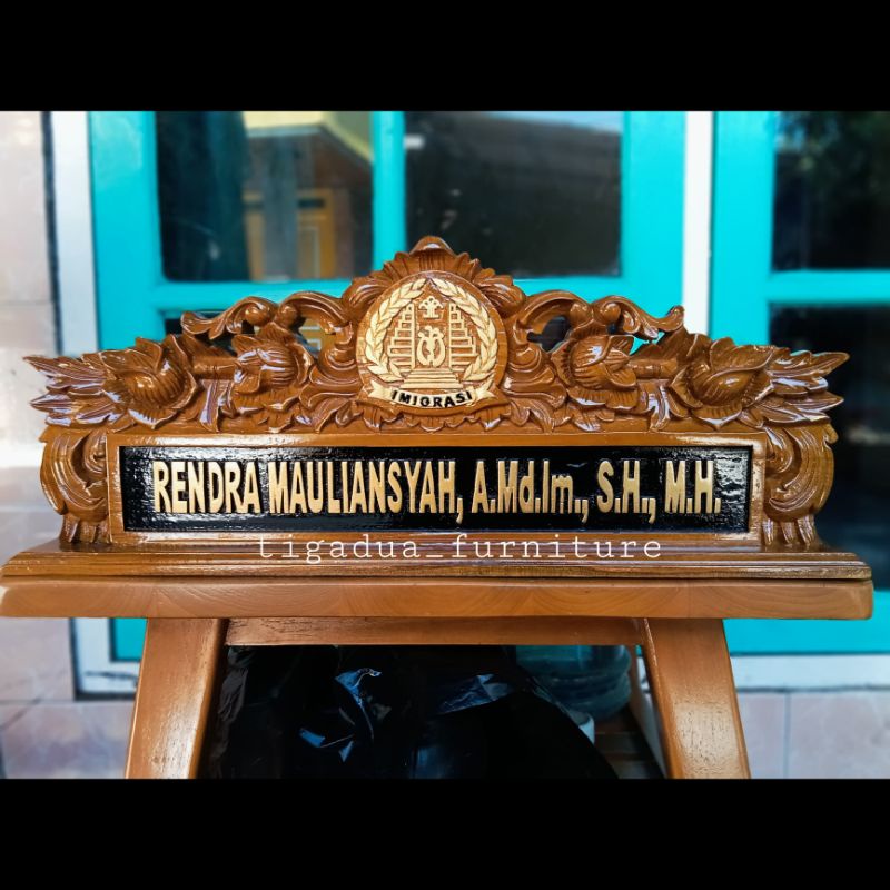 

papan nama meja kerja kantor papan nama jati full ukir papan nama custom logo |tigaduafurniture