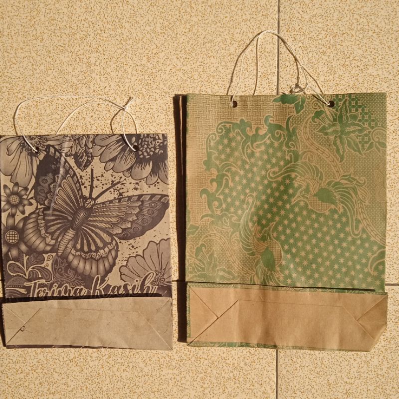 

Paper Bag Tas Kertas Motif Kecil Medium Besar