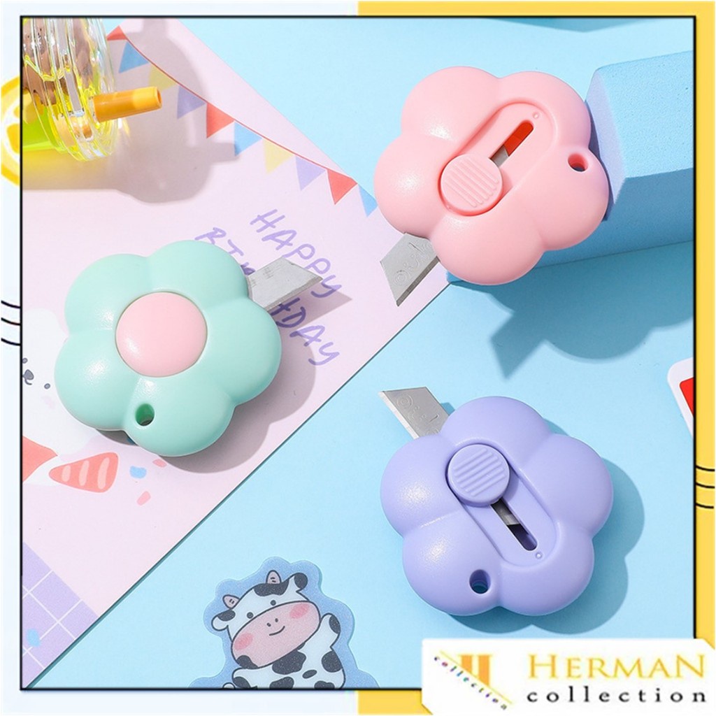 

HC Cutter Mini Portable Bentuk Bunga Pemotong Kertas Cutter Lucu Bentuk Flower Warna Pastel Untuk Unboxing Paket
