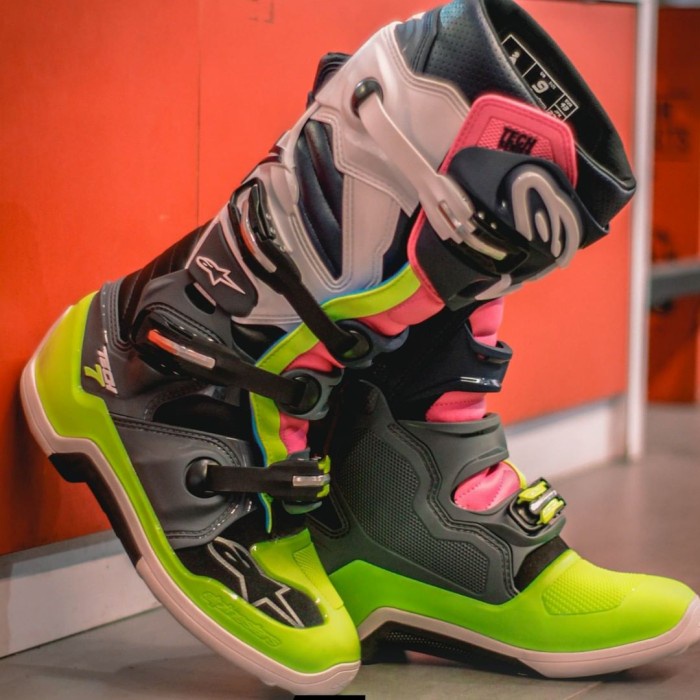 SEPATU ALPINESTARS TECH 7 2021 DARK GREY PINK BOOTS ALPINESTARS TECH 7