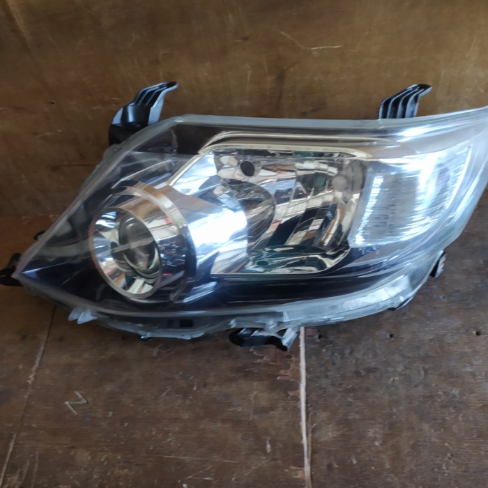 {Second} lampu depan mobil Fortuner 2013 kiri Limited