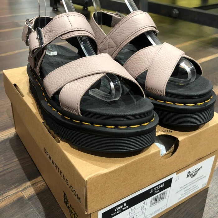 Sandal Wanita Tali Kulit Dr. Martens Voss Original