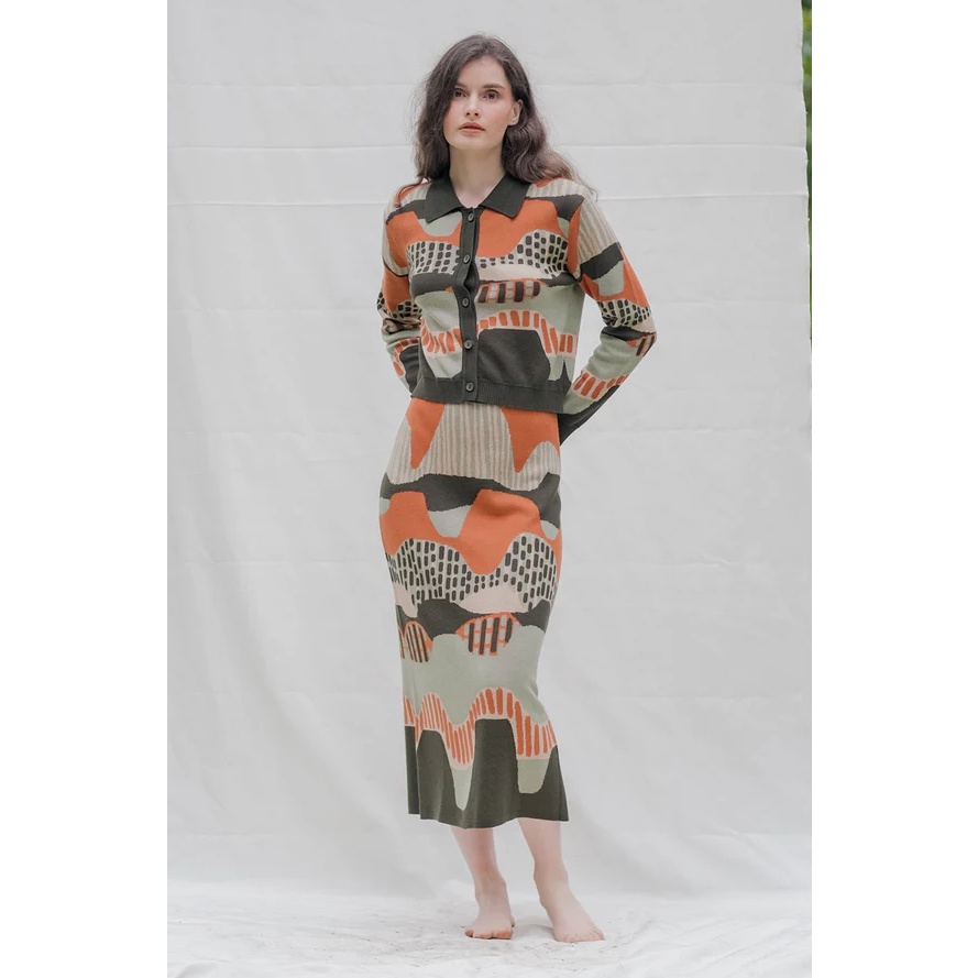 [AMAZED PEOPLE] Kyrra Wynona Crop Cardigan Wanita