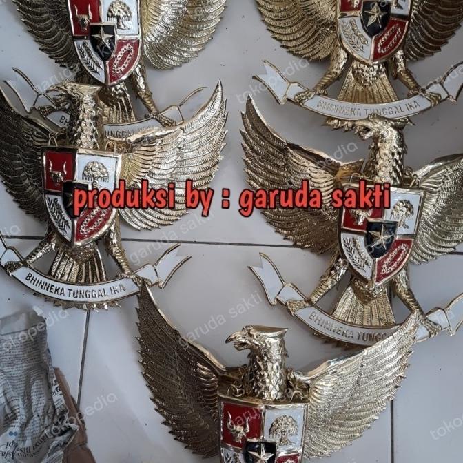 Lambang garuda pancasila logam kuningan 35 cm