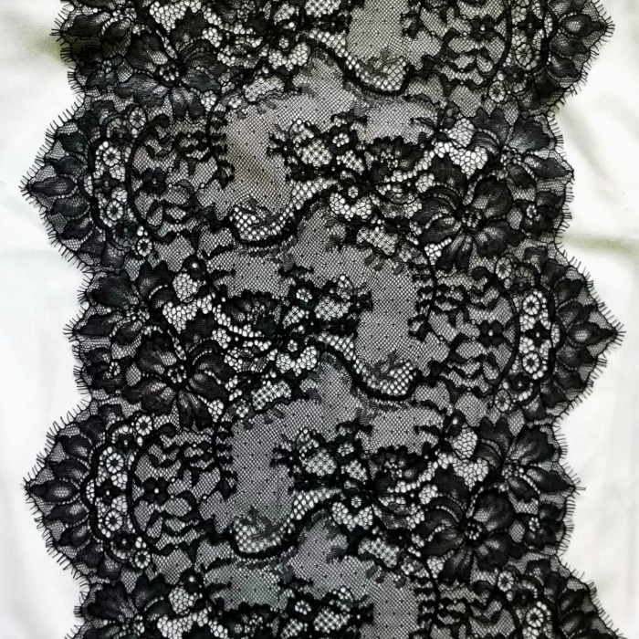 

per pcs 3 meter,renda paris warna hitam lebar 30cm