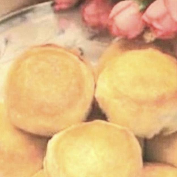 

Bakpia Kacang Ijo Hijau Tolitolino Kue Pia Enak Lezat Toples Isi 10