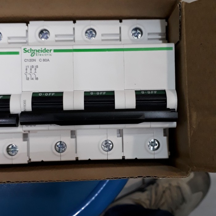 [New] Mcb C120N 3P 80A Schneider Terbatas