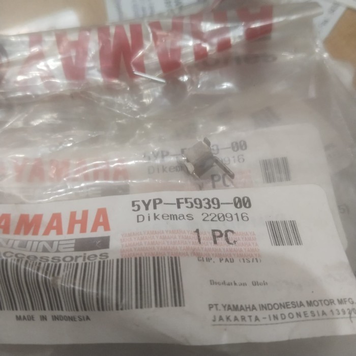ORI 5YP-F5939-00 CLIP PLATE KALIPER REM DEPAN MIO,SMILE,SOUL,XOEN,FINO ( YAMAHA JP GROUP )