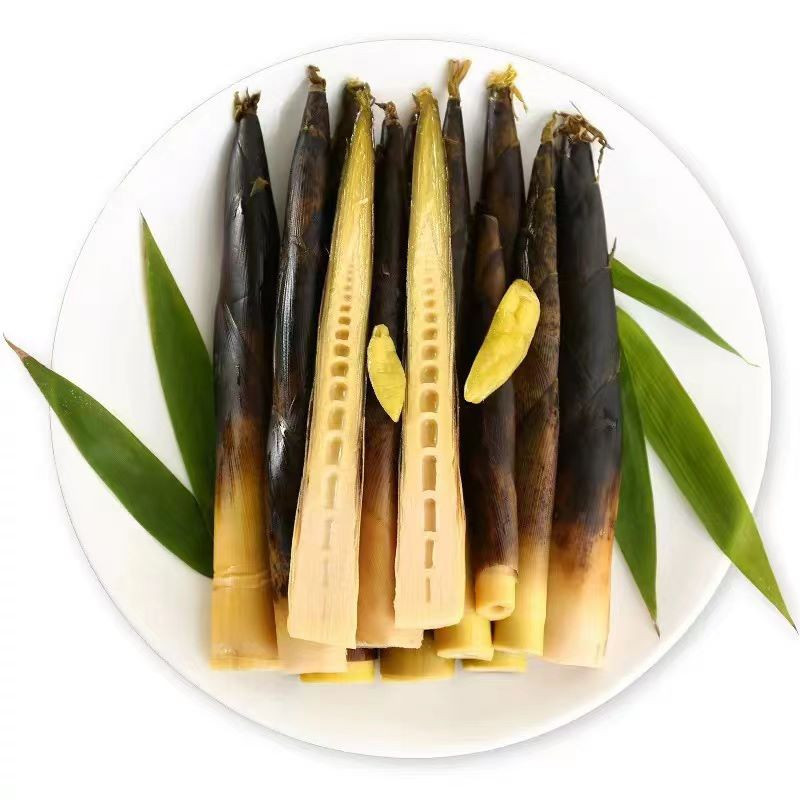 

Rebung Yang Dikupas Dengan Tangan, Siap Untuk Dimakan, Rebung Acar Lada, Rebung Pedas, Rebung Merah
