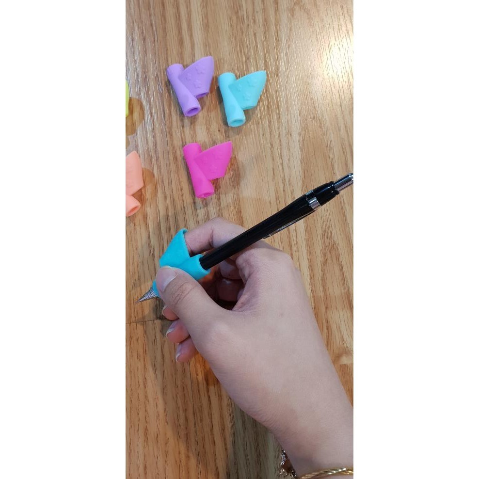 

Miliki Pencil Grip Pencil Hold Helper Alat Bantu Tulis Silicone Grip ..