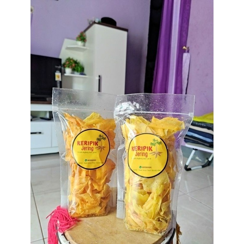 

Keripik singkong pedas daun jeruk