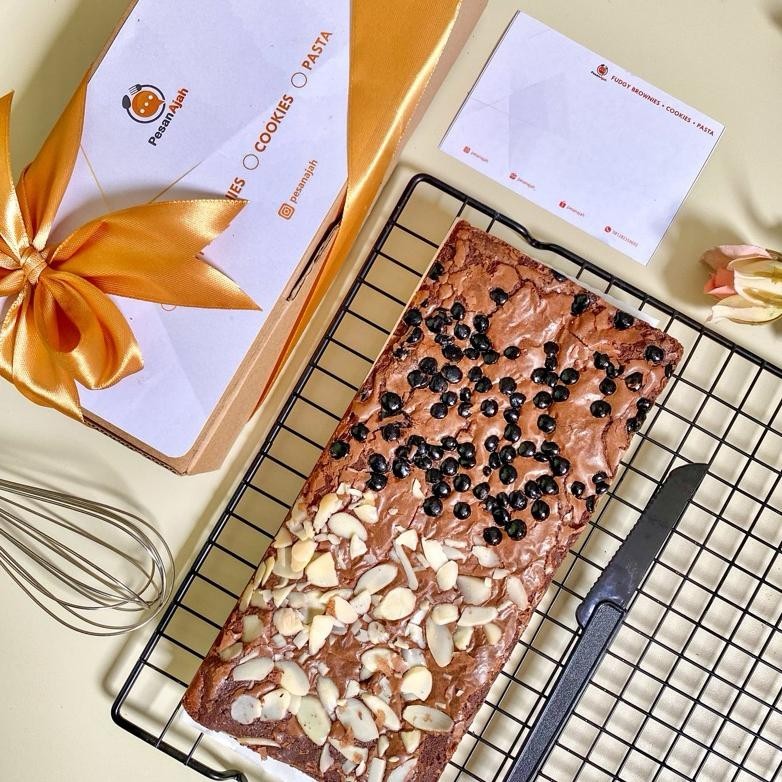 

CNY FUDGY BROWNIES HAMPERS NATAL / HAMPERS HAPPY NEW YEAR / HAMPERS LEBARAN / HAMPERS IDUL FITRI / PARCEL KUE BROWNIES / HAMPERS NATAL CHRISTMAS / BROWNIES NAGIH / CHRISTMAS HAMPERS / HAMPERS IDUL FITRI / HAMPERS IMLEK