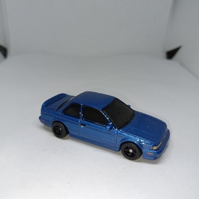 Hotwheels Premium Nissan Sentra Ban Karet Base Besi Loose